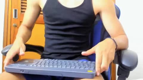 Snapshot of jake_shadow14 chatting on 01-24-25, 12:20 Hi guys im new 3 online show from 01-24-25, 12:20