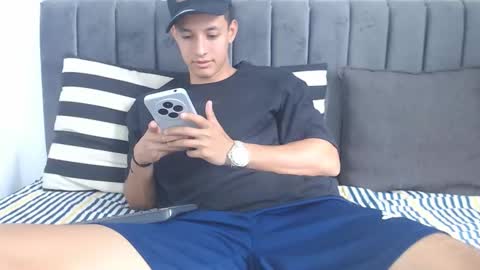 Hi guys im new 3 online show from 02-21-26, 06:09