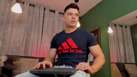 Snapshot of jakee_tyler chatting on 11-10-25, 05:45 Jake Tyler online show from 11-10-25, 05:45