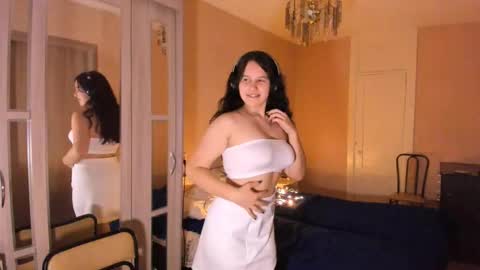 Lisa online show from 10-08-25, 07:22