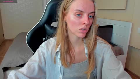 Sofia online show from 01-17-25, 01:24