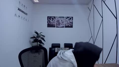 Snapshot of james_adamss_ chatting on 12-04-25, 12:36 james_adamss_ online show from 12-04-25, 12:36