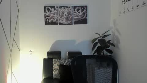 Snapshot of james_adamss_ chatting on 12-16-25, 12:43 james_adamss_ online show from 12-16-25, 12:43