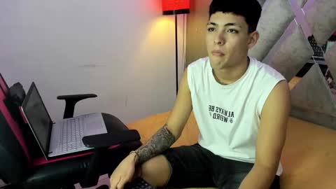 Snapshot of james_hill7 chatting on 11-10-25, 03:27 James Hill online show from 11-10-25, 03:27