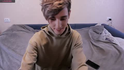 Snapshot of james_mil chatting on 12-25-24, 08:28 James online show from 12-25-24, 08:28