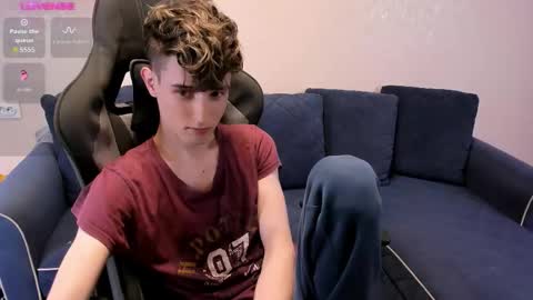 Snapshot of james_mil chatting on 09-17-25, 08:32 James online show from 09-17-25, 08:32