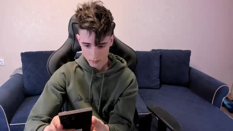 Snapshot of james_mil chatting on 10-25-25, 06:35 James online show from 10-25-25, 06:35