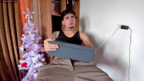 Snapshot of jamesdekker chatting on 12-19-25, 12:56 jamesdekker online show from 12-19-25, 12:56