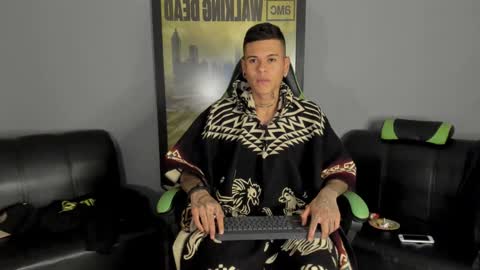 Snapshot of jamesinked_ chatting on 12-23-24, 01:18 Jamesinked online show from 12-23-24, 01:18