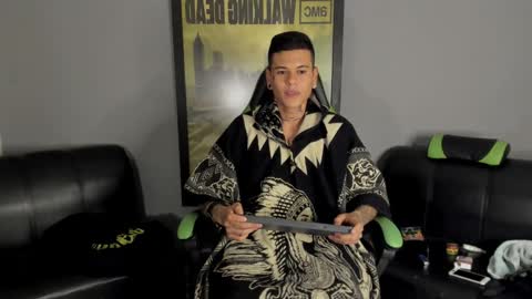 Snapshot of jamesinked_ chatting on 12-30-24, 04:31 Jamesinked online show from 12-30-24, 04:31