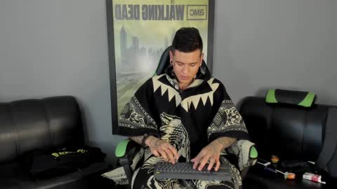 Snapshot of jamesinked_ chatting on 12-30-24, 07:21 Jamesinked online show from 12-30-24, 07:21