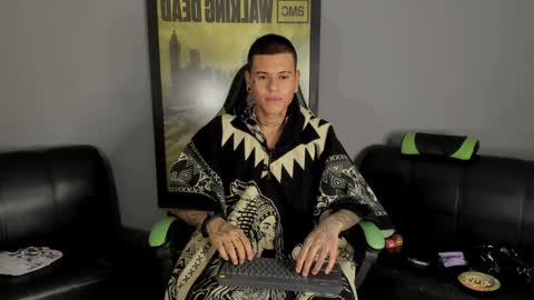 Snapshot of jamesinked_ chatting on 01-04-25, 05:16 Jamesinked online show from 01-04-25, 05:16