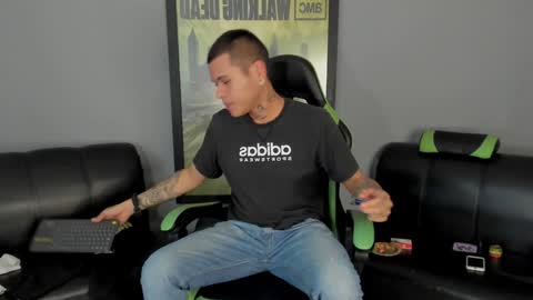 Snapshot of jamesinked_ chatting on 01-06-25, 07:24 Jamesinked online show from 01-06-25, 07:24