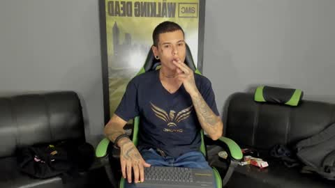 Snapshot of jamesinked_ chatting on 01-12-25, 02:24 Jamesinked online show from 01-12-25, 02:24