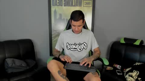 Snapshot of jamesinked_ chatting on 01-31-25, 06:36 Jamesinked online show from 01-31-25, 06:36
