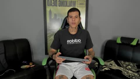 Snapshot of jamesinked_ chatting on 02-05-25, 06:48 Jamesinked online show from 02-05-25, 06:48