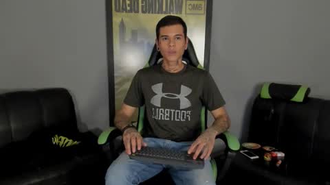 Snapshot of jamesinked_ chatting on 02-10-25, 10:40 Jamesinked online show from 02-10-25, 10:40