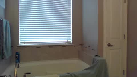 Snapshot of jamesmckendree chatting on 12-28-24, 06:18 jamesmckendree online show from 12-28-24, 06:18