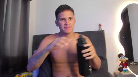 Snapshot of jamesowenn chatting on 06-12-26, 05:39 James Owenn online show from 06-12-26, 05:39
