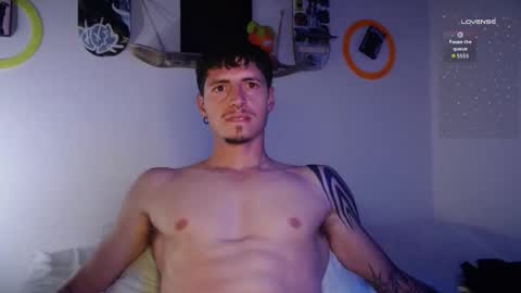 Snapshot of jamesss____ chatting on 10-17-25, 04:48 jamesss____ online show from 10-17-25, 04:48