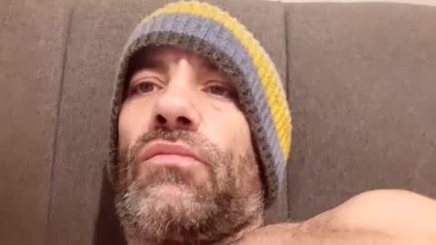 Snapshot of jamie198307 chatting on 12-15-25, 08:07 jamie198307 online show from 12-15-25, 08:07