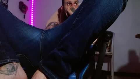 Snapshot of jammes_owen chatting on 04-22-26, 06:53 Jammes. online show from 04-22-26, 06:53