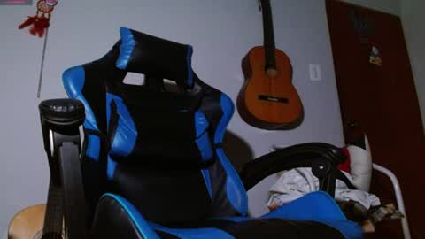Snapshot of jammes_owen chatting on 06-10-26, 04:12 Jammes. online show from 06-10-26, 04:12