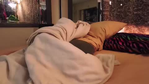 Bootyshows online show from 11-18-25, 01:04