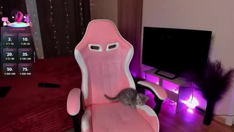 Snapshot of jane_paws chatting on 11-12-25, 02:01 Jane online show from 11-12-25, 02:01