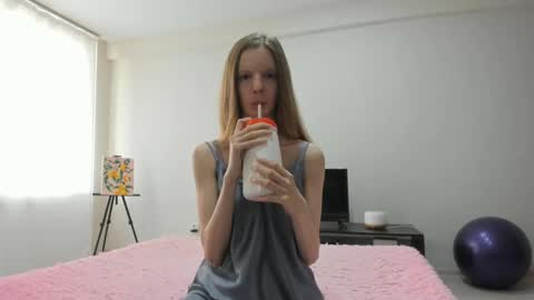 Snapshot of janelong chatting on 09-19-25, 08:05 JaneLong online show from 09-19-25, 08:05