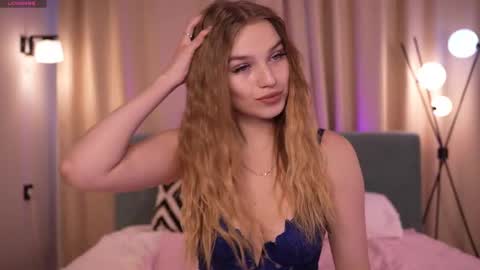 Day Alice Night Stella online show from 04-13-26, 06:52