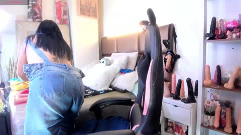 Janette online show from 01-31-25, 03:20