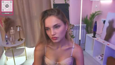 Hi Im Alice and here youll find something online show from 10-14-25, 06:14