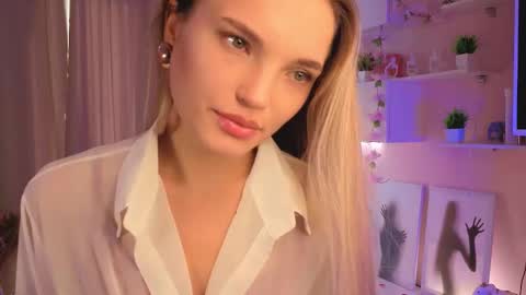Hi Im Alice and here youll find something online show from 10-16-25, 06:14