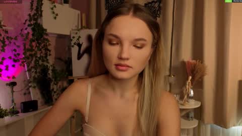 Hi Im Alice and here youll find something online show from 12-15-25, 06:06