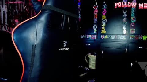      online show from 11-08-25, 01:06