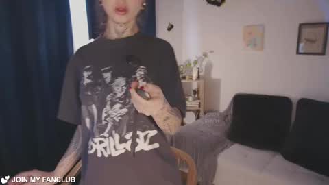 Snapshot of janne_maybe chatting on 02-17-26, 01:51 jmaybe e online show from 02-17-26, 01:51