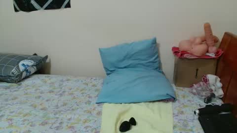 Snapshot of jannie_e chatting on 12-05-25, 08:12 Jannie online show from 12-05-25, 08:12