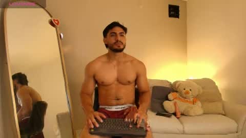 Snapshot of janomar01 chatting on 04-25-26, 01:36 janomar01 online show from 04-25-26, 01:36