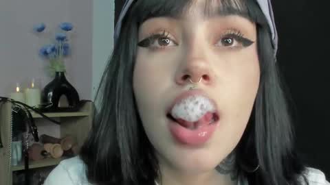 Snapshot of jas_miin chatting on 11-11-25, 02:11 Maria online show from 11-11-25, 02:11