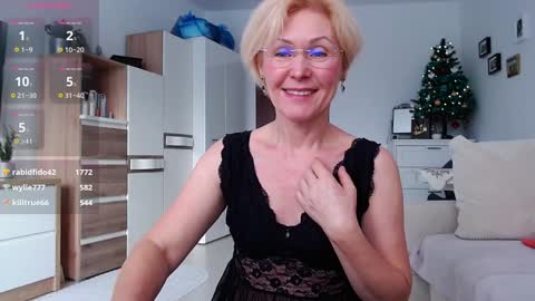 Snapshot of jasmin18v chatting on 01-11-26, 12:10 Jasmin room for people 40 online show from 01-11-26, 12:10