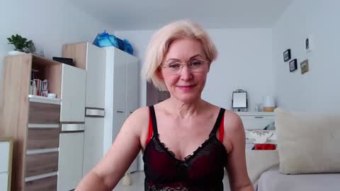Snapshot of jasmin18v chatting on 02-15-26, 12:58 Jasmin room for people 40 online show from 02-15-26, 12:58