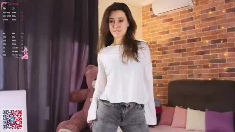 Chloe online show from 10-23-25, 06:13