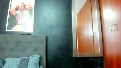 Snapshot of jasonmartiinez chatting on 12-19-24, 07:40    online show from 12-19-24, 07:40