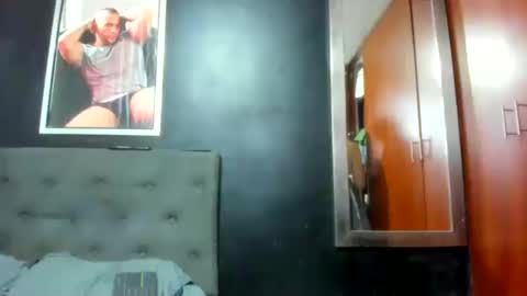 Snapshot of jasonmartiinez chatting on 12-26-24, 06:52    online show from 12-26-24, 06:52