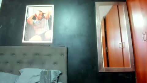 Snapshot of jasonmartiinez chatting on 12-26-24, 07:16    online show from 12-26-24, 07:16