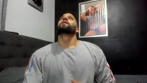 Snapshot of jasonmartiinez chatting on 01-30-25, 02:27    online show from 01-30-25, 02:27