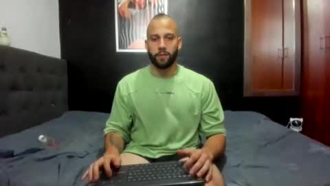 Snapshot of jasonmartiinez chatting on 02-14-25, 05:09    online show from 02-14-25, 05:09