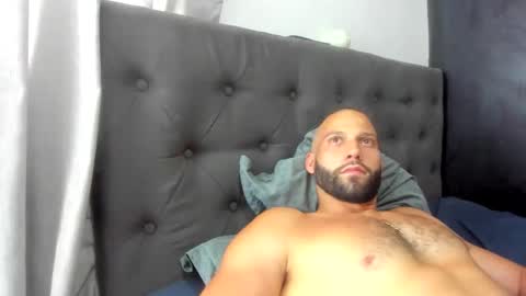 Snapshot of jasonmartiinez chatting on 10-24-25, 06:48    online show from 10-24-25, 06:48