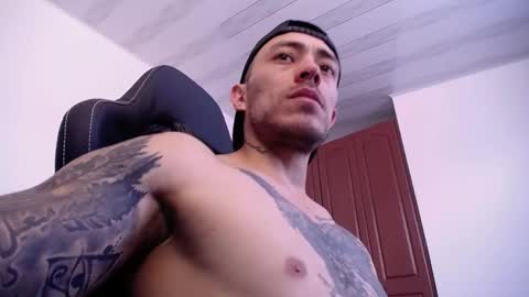 Snapshot of jasson_king01 chatting on 04-24-26, 04:42 JKing online show from 04-24-26, 04:42